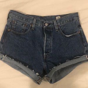 Levi’s 501 women’s denim shorts - medium wash